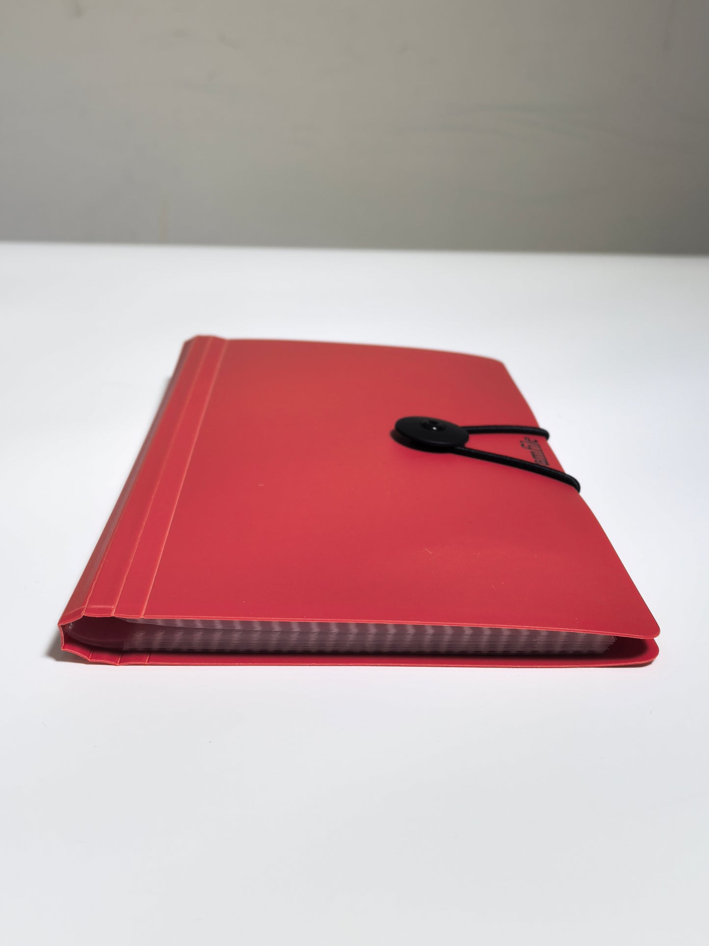 Tamfile Document folders in the form of wallets;